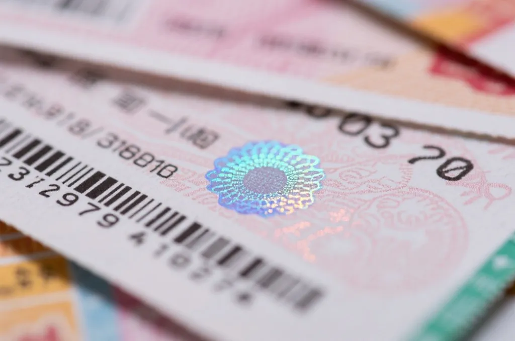 防伪彩票票据细节特写，展示防伪码与涂层